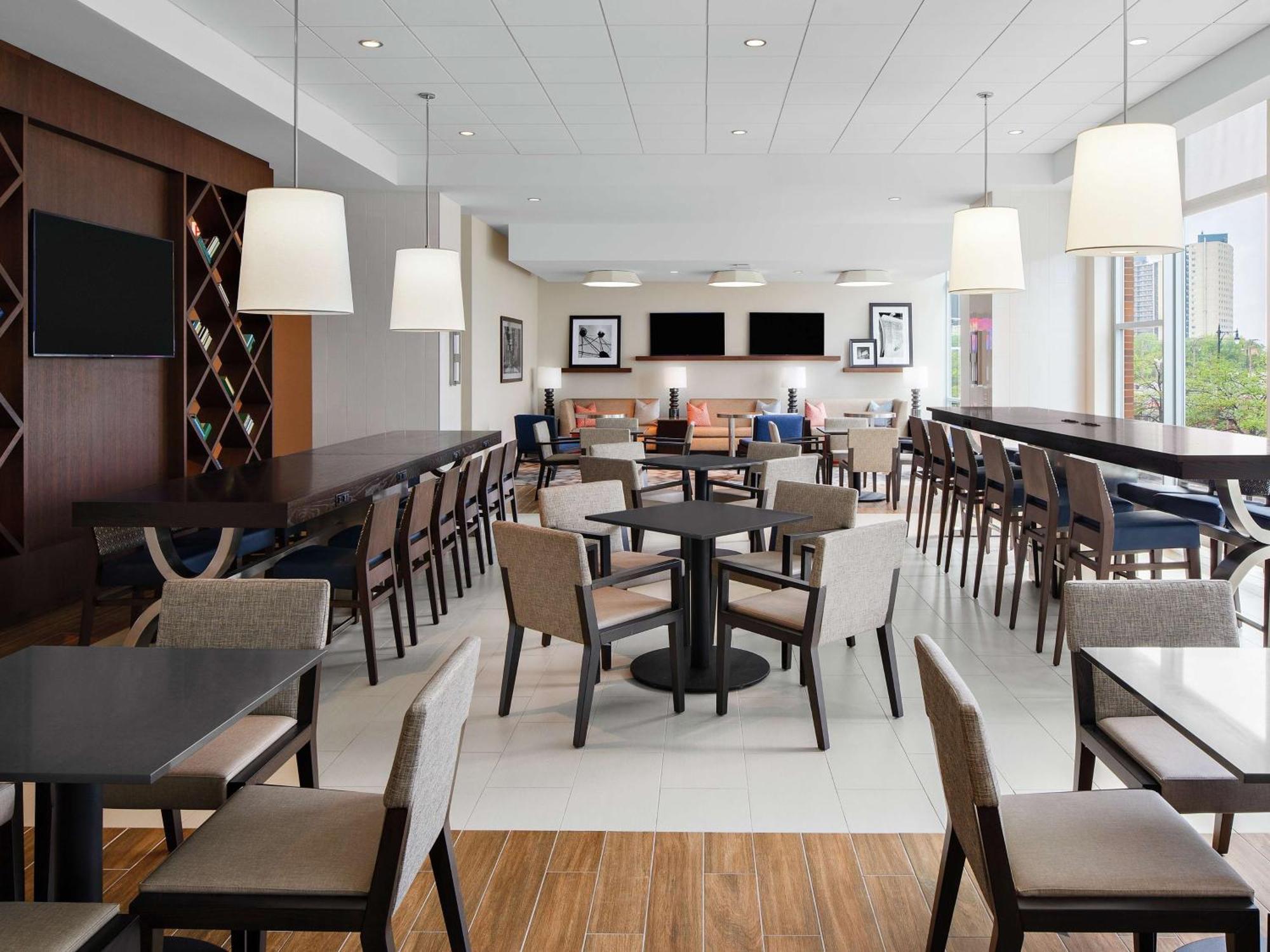 Hampton Inn Chicago Mccormick Place Εξωτερικό φωτογραφία